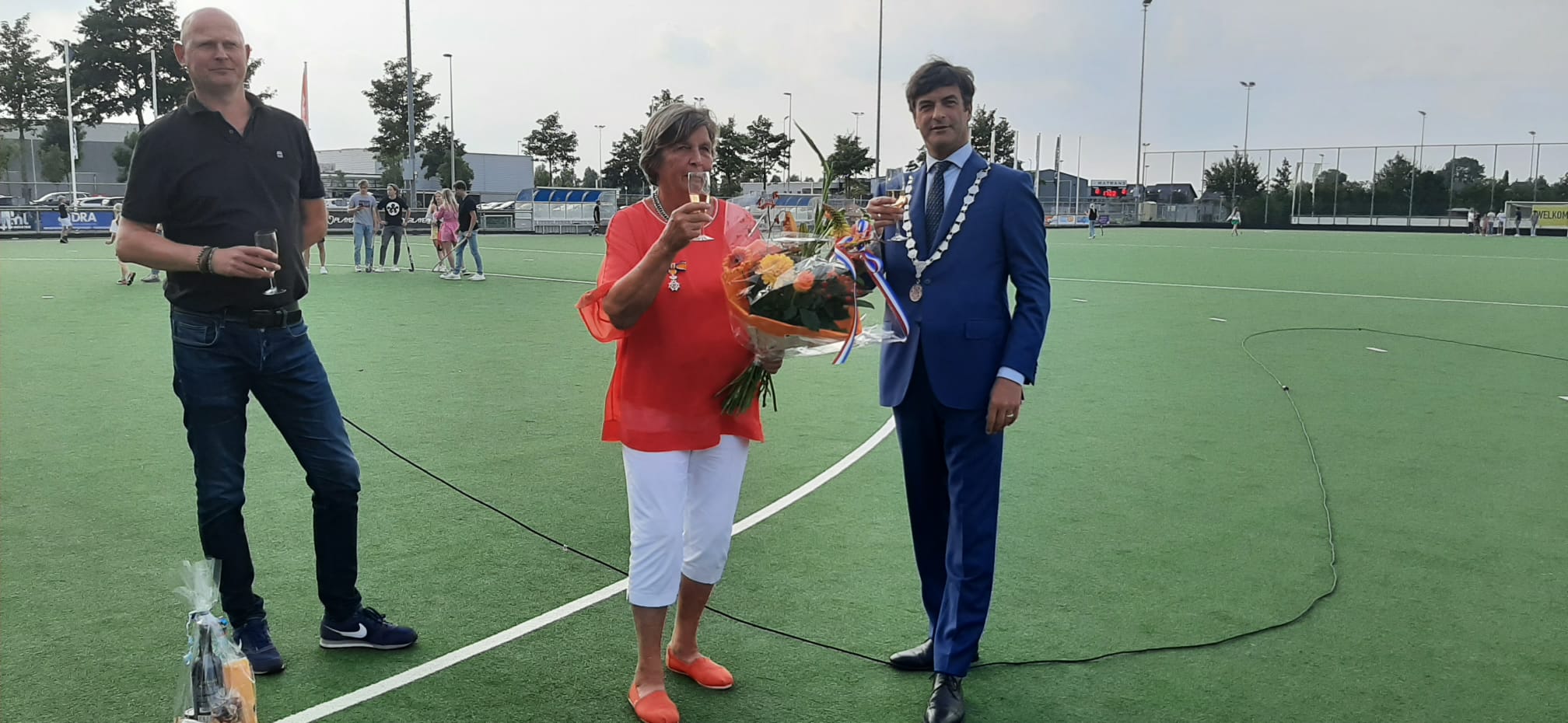 Burgemeester Pieter van de Stadt reikte